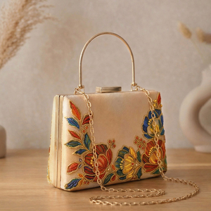 Bolso de mano con estampado floral dorado y bordado a mano, elegante bolso de noche para mujer, ideal para ocasiones festivas. - Product Image 4