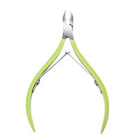 Ce kit professionnel de manucure et de soin des cuticules est conçu pour les techniciennes de salon, les artistes ongulaires et les utilisateurs de soins personnels.