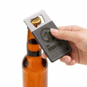 Ouvre-bouteille en cuir de poche avec logo personnalisé au laser, ouvre-bouteille de format carte mince pour cadeaux promotionnels d'entreprise - Product Image 4