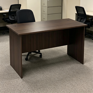 Bureau de travail rectangulaire moderne en bois, design contemporain, durable, usage commercial, système de bureau AY V-GT - Product Image 1