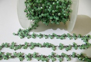 Chaîne pendante en grappe de calcédoine verte mystique facettée, 2,5-3 mm, vendue au mètre - Product Image 3