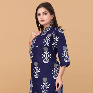 Conjunto de dos piezas de poliéster y rayón premium con estampado floral azul marino de moda para mujer, conjunto de ropa urbana con cuello redondo y pantalón para dama. - Product Image 1