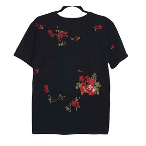 T-shirt de luxe brodé en chenille style streetwear avec lettres audacieuses - Product Image 3