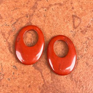 Boucles d'oreilles en résine faites à la main avec un design artistique coloré, bijoux légers et tendance pour femmes et filles, un accessoire élégant et remarquable - Product Image 2