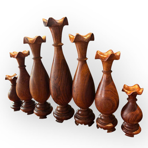 Cette collection de sept vases est idéale pour être exposée dans le salon ou sur une étagère. - Product Image 5