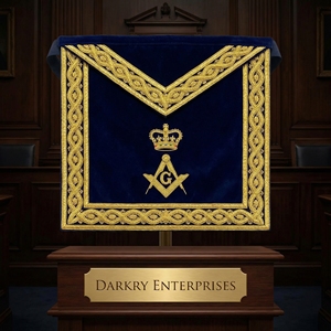 Tablier maçonnique artisanal sur mesure en velours bleu foncé avec broderie en fil d'or, compas carré et couronne - Product Image 1