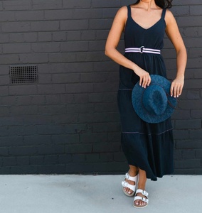 Elegante Vestido de Playa de Verano con Escote en V, Falda Escalonada con Detalle de Costura en la Parte Superior, Diseño Sexy - Product Image 5