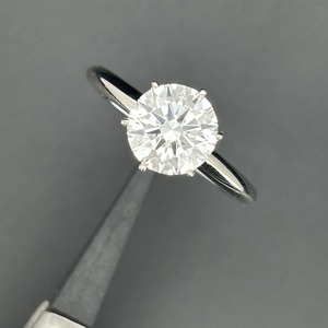 Bague de fiançailles en diamant de qualité supérieure pour femme, élégante et luxueuse, idéale pour une demande en mariage, disponible à la vente. - Product Image 1
