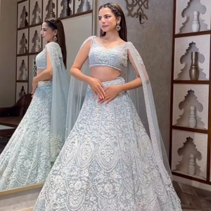 ชุดเลเฮนกาโชลีแบบดั้งเดิม ประดับเลื่อม ปักดิ้น ยาว 3.25 เมตร ทรงบาน พร้อมกระโปรงซ้อนด้านใน  ชุดเสื้อแบบยังไม่เย็บติดกับกระโปรง สำหรับตัดเย็บตามสั่ง - Product Image 1