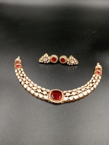 Conjunto de Collar y Aretes para Mujer Amaira Jewels, Chapado en Oro sobre Plata, con Dobleto Verde, Diseño Floral Clásico, Joyería para Boda - Product Image 3