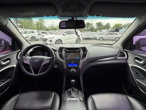 Santa Fe 2015 Usado, SUV Automático, 2.0L Diésel, Volante a la Izquierda, Económico, Duradero, Cuero, R18, Cámara, Color Oscuro - Product Image 3
