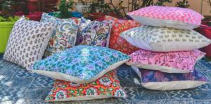 Funda de Cojín Cuadrada de Algodón con Estampado a Mano Indio, Multicolor, con Diseño de Animales de Dibujos Animados, Estilo Bohemio, Personalizable y Hecha a Mano - Product Image 2