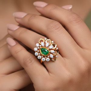Anillo de Esmeralda Verde con Corte de Pera en Oro de Lujo, Anillo de Cóctel Floral para Mujer - Product Image 4