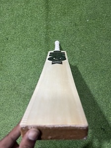 Bate de críquet Cannon English Willow, bate de willow inglés duradero de nivel profesional para clubes. - Product Image 6