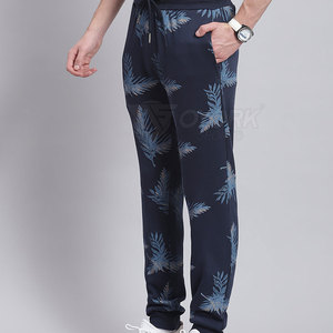 Chándal elegante de tela premium con tacto suave, perfecto para uso casual y estilo relajado. - Product Image 6