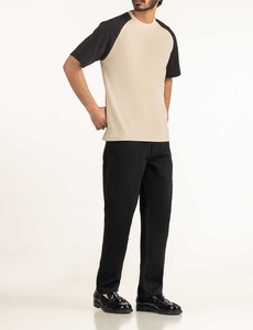 T-shirts pour hommes les plus vendus en provenance du Pakistan, t-shirt élégant à manches courtes avec manches raglan bicolores, corps beige et manches noires - Product Image 6