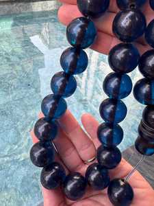 Tesbih Azul Oscuro Hecho a Mano, 33 Cuentas de Resina para Oración Islámica con Borla Plateada, Regalo para Él con Destellos Brillantes para Uso Decorativo - Product Image 6