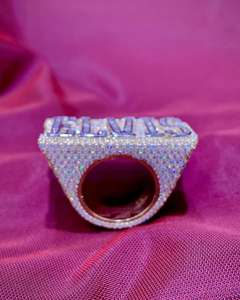 Anillo de Compromiso o Matrimonio con Diseño de Dos Tonos, Estilo Hip Hop, Plata 925, Diamantes Moissanite VVS Baguette, Letra Inicial Personalizada - Product Image 5