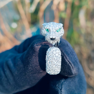 Colgante de Cabeza de Pantera con Diamantes y Ojos Verdes, Acabado en Oro Blanco, Estilo Hip Hop, Amuleto Animal Brillante para Hombre, Anillo Elegante y Lujoso - Product Image 1