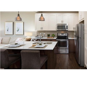 Meuble de cuisine moderne CANA, style transitionnel, avec base modulaire à poignée texturée foncée et rangement mural suspendu, fabrication directe sur mesure. - Product Image 1