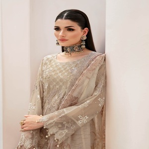 Collection de robes de soirée pakistanaises en mousseline de soie pour femmes tenues de fête et de festival 3 pièces par Ramsha Sari pour filles robes en mousseline de soie - Product Image 6