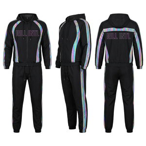 Conjunto deportivo de hip hop para hombre con chaqueta con capucha y cremallera y pantalones negros con rayas iridiscentes. Chándales de algodón de primera calidad. - Product Image 1