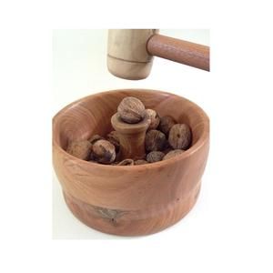 Cuenco de madera de diseño para romper nueces con martillo, elaborado para combinar funcionalidad y atractivo decorativo para la cocina - Product Image 1