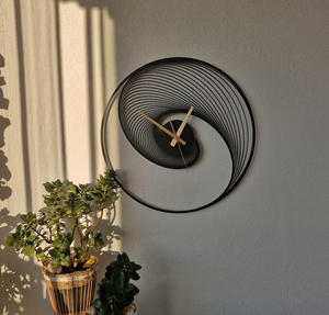Horloge murale moderne en métal, design spirale ondulée, horloge artistique contemporaine, décoration de luxe pour salon - Product Image 4