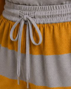 Ensemble de pyjama en satin pour femmes, rayé jaune moutarde et gris, débardeur sans manches avec short à cordon, tenue de nuit de luxe - Product Image 6