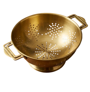 Colador de Metal Dorado con Asas Perforadas con Diseño de Estrella y Base de Pedestal para Frutas y Verduras - Product Image 5