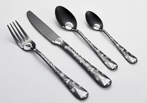 Ensemble de 4 couverts en acier inoxydable idéal pour les ustensiles de cuisine de table maison fête café utiliser des couverts enduits de couleur noire poignée en métal - Product Image 1