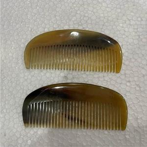 Peigne à cheveux en corne de buffle, fait main, corne de bœuf blanche naturelle, manche en bois classique professionnel pour usage commercial, logo personnalisé - Product Image 1