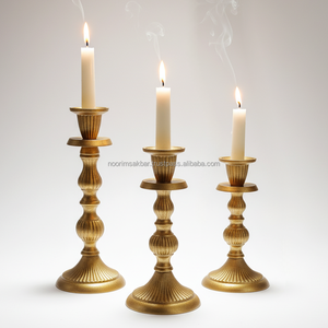 Portavelas de pilar de aluminio de tendencia superior, Juego de 3, acabado dorado, mesa decorativa para Interior del hogar, calidad de exportación - Product Image 1