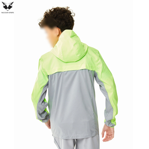 Conjunto Deportivo Unisex Verde Neón para Otoño, Chaqueta Ligera y Transpirable con Capucha, Pantalones Cortos Cómodos para Entrenamiento Informal - Product Image 2
