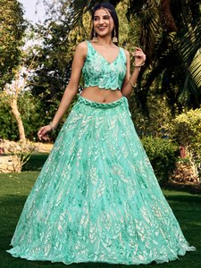 Robe de demoiselle d'honneur en tulle brodé vert menthe avec haut court festonné et jupe longue style robe de bal à bretelles spaghetti - Product Image 5