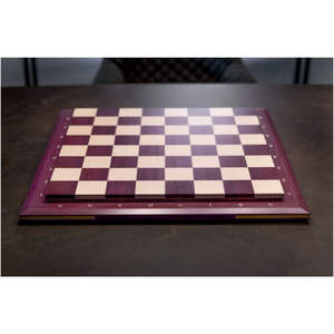 Jeu d'échecs en bois violet et érable au design moderne, décoration d'intérieur, plateau de jeu de luxe en bois poli, idéal pour les cadeaux d'affaires - Product Image 1