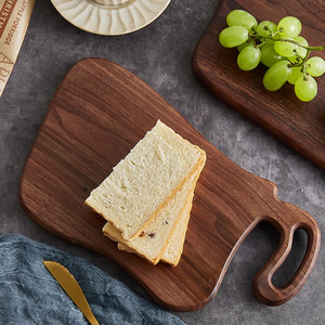Planche à découper en bois Timber Aura Board, forme rectangulaire avec poignée, pour usage en cuisine, blocs à découper pour légumes - Product Image 1