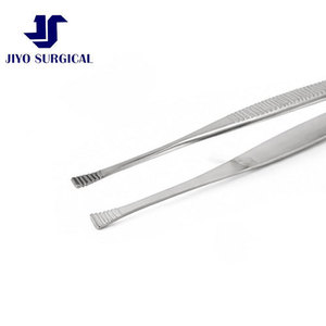 Jiyo Surgical Co. ET-9941 Pince de fixation chirurgicale Graefe 4 3/8" (11,1 cm) pour chirurgie ophtalmique, mâchoires larges de 4,5 mm, poignée à prise plate - Product Image 1