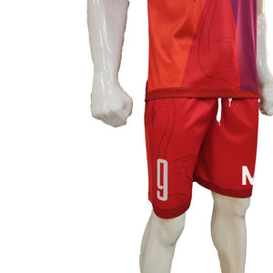 Ensemble d'uniformes de football personnalisés grande taille, maillots et shorts de football respirants en polyester, fournisseur d'équipements d'équipe OEM - Product Image 5