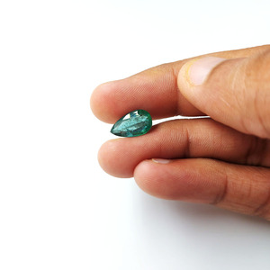 Esmeralda natural de Zambia en forma de pera de 2.70 quilates, piedra preciosa facetada suelta para la fabricación de joyas, lista para usar. - Product Image 4