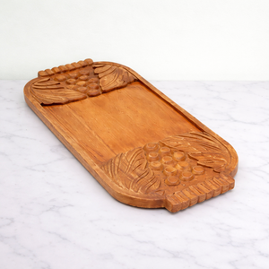 Tabla de Cortar Artesanal de Madera de Acacia con Diseño de Bandeja Alargada, Motivo de Uva Esculpido a Mano, Plato de Servir Duradero y Seguro para Alimentos - Product Image 1