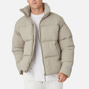 Chaqueta Acolchada Beige para Hombre, Cuello Alto, Cierre de Cremallera, Relleno Grueso de Poliéster, Resistente al Viento, Abrigo Casual de Invierno, Corte Regular - Product Image 1