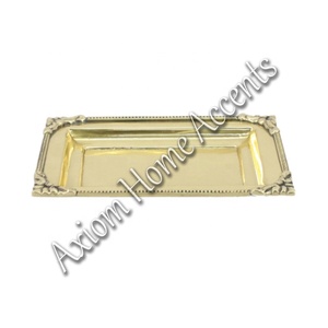 Bandeja de latón brillante con diseño elegante Ideal para decoración de mesa de Navidad y servicio de Axiom Home Accents - Product Image 4