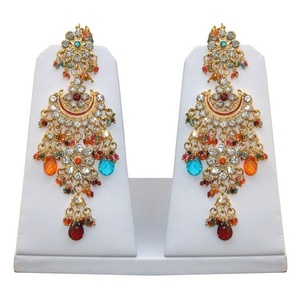 Conjunto de collar y aretes Kundan chapados en oro con cristales de imitación y perlas artificiales, joyería étnica de boda para mujeres. - Product Image 2