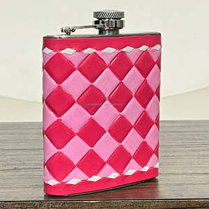 2026 Gourde de hanche personnalisée en cuir de vachette gravé à la main, porte-whisky, contenant à boisson de poche, vente en gros et fournitures - Product Image 4