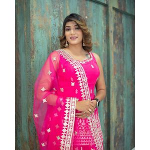 Hermoso Conjunto de Salwar Kameez de Moda para Boda, Top, Pantalón y Dupatta, Color Rosa Oscuro, Material Poliéster, Talla M, Estilo Étnico de India/Pakistán - Product Image 4