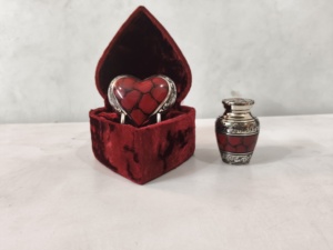 Red Fire Brass Engraved Heart <b>Keepsake</b> Pet Cremation Urn with Stand European Style Eco-Friendly Ashes <b>Memorial</b> - Product Image 2