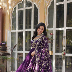 Vestido Anarkali - Conjunto de 2 Vestidos Anarkali de Diseño con Lentejuelas y Bordados Multicolor y Zari, con Dupatta - Product Image 1