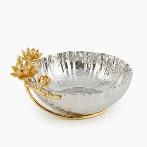 Cuenco de Metal Plateado Martillado con Elegante Motivo Floral de Orquídea Blanca en 3D, Centro de Mesa de Acero Inoxidable de Lujo para Regalo de Boda - Product Image 5