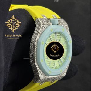 นาฬิกาข้อมือ Pahal Jewels สแตนเลสสตีลหรูหรา ประดับคริสตัลแซฟไฟร์ ควอตซ์ ตัวเรือนทรงแปดเหลี่ยม ขอบเพชร หน้าปัดสีเขียว ดีไซน์เรียบง่าย สีเหลือง - Product Image 3